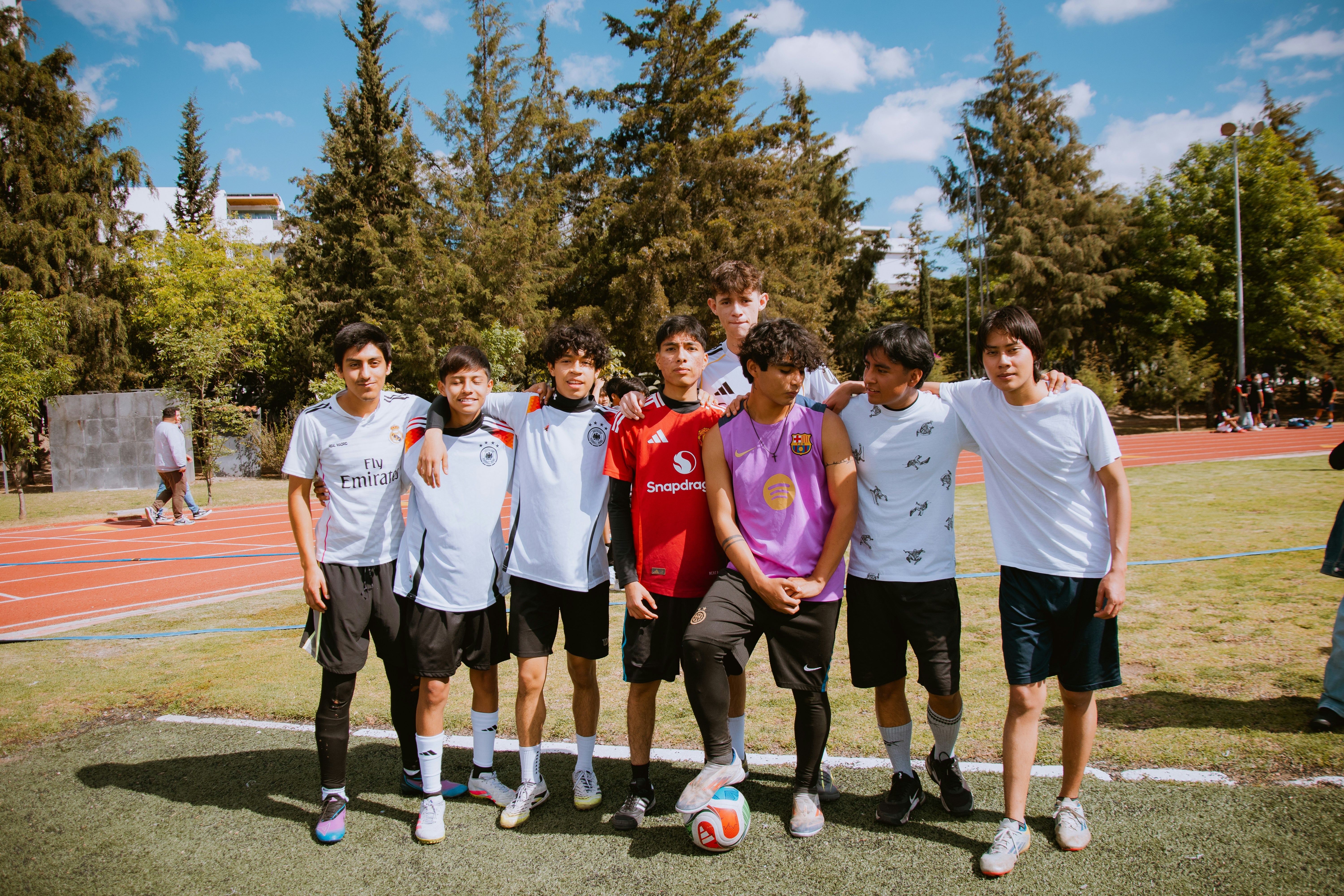 官方：梅西因为违规用手触摸对手遭到美职联