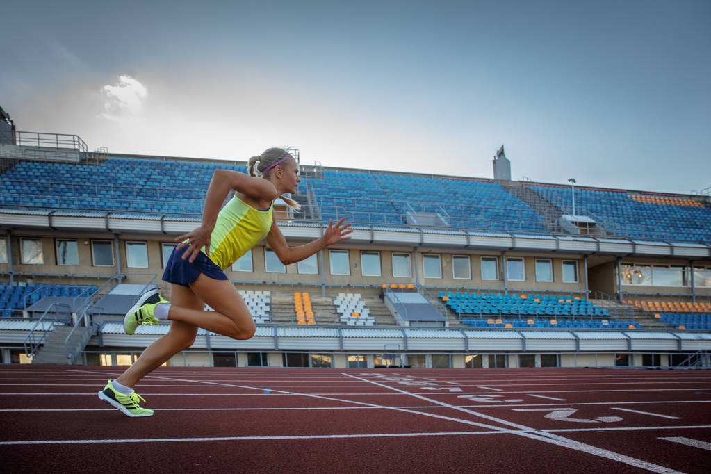 詹姆斯复出一胜难求湖人106-108不敌魔术遭遇三连败东契奇32+7+7